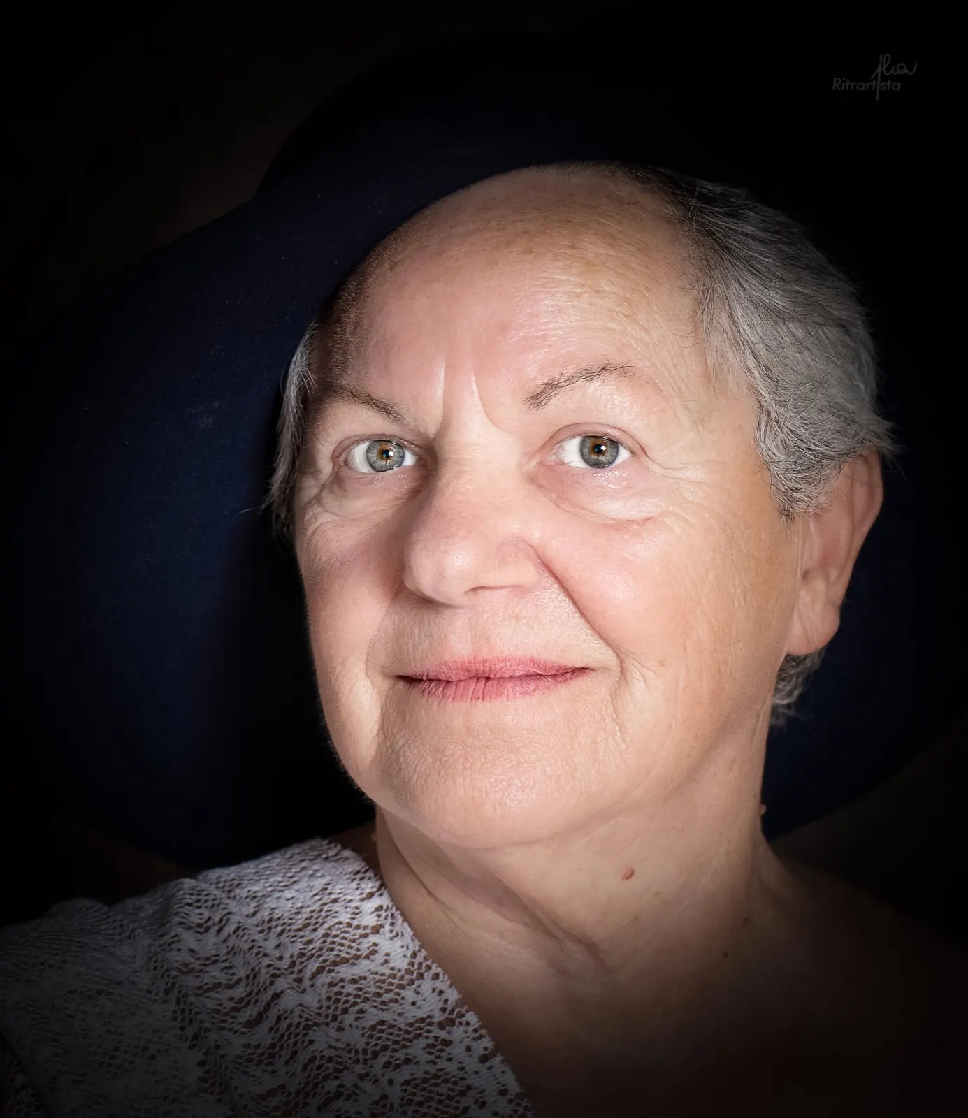 Ritratto di Ilia Da Lozzo: sorriso lieve